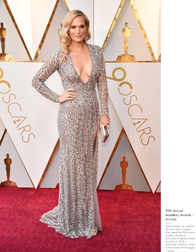 Моллі Сімс в сукні з глибоким декольте від дизайнера Naeem Khan